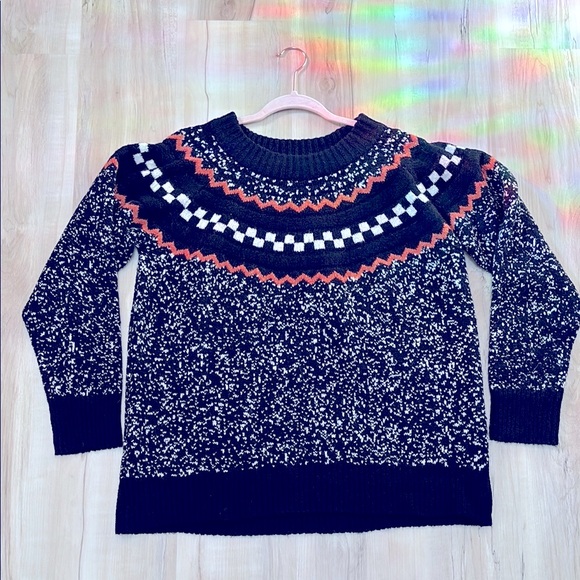 Women’s Black and White Patterned soft knit Sweater - Picture 1 of 4